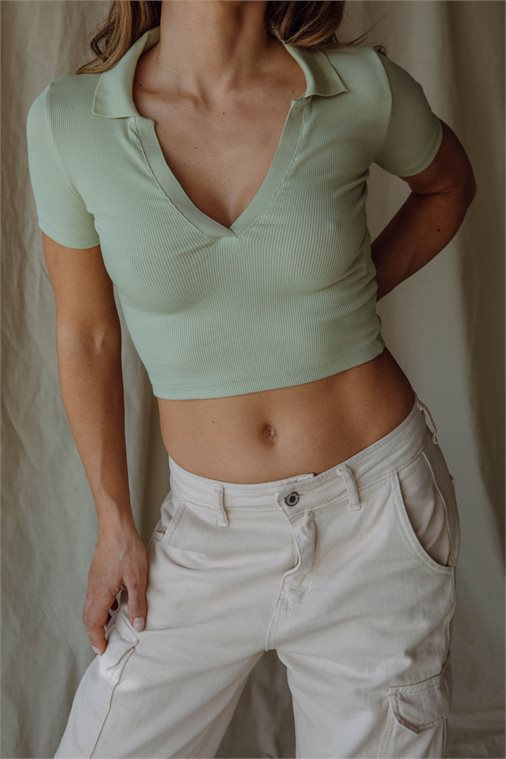 CROPPED TOP ΜΕ ΓΙΑΚΑ