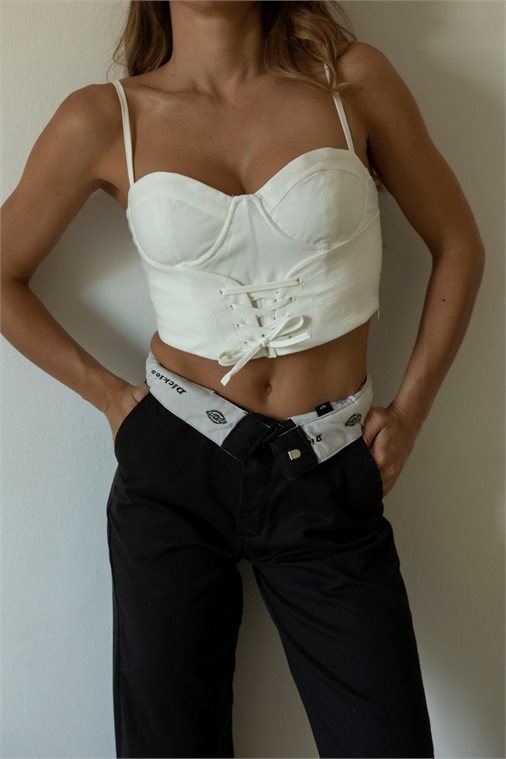 CROPPED TOP ΜΕ ΓΑΖΙΑ ΣΕ ΣΤΥΛ ΚΟΡΣΕ